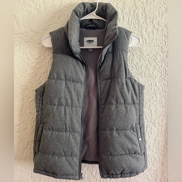 Old Navy puffy grey vest - Picture 1 of 3